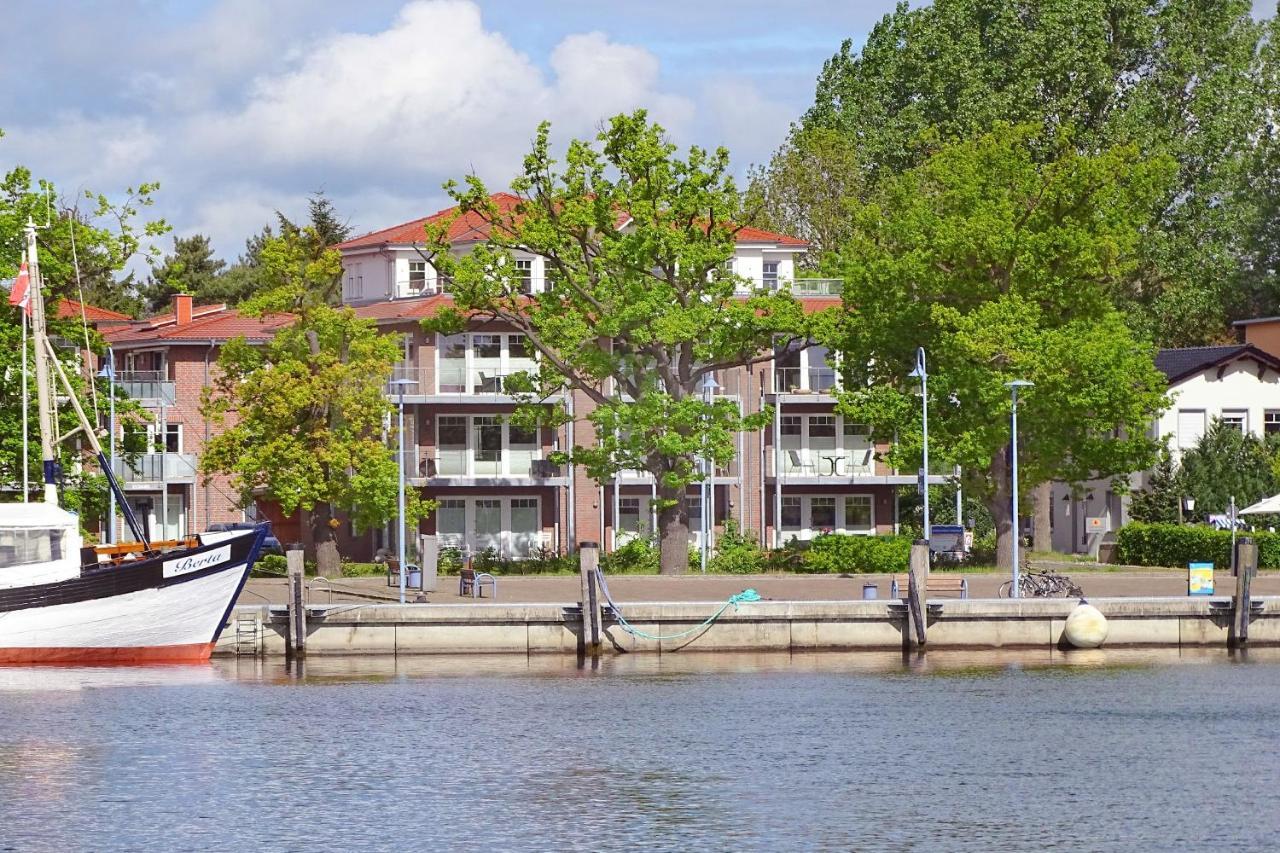 Hafennahe Penthousewohnung Mit Meerblick - Hafenresidenz Lauterbach Fewo 2-7 Exterior photo